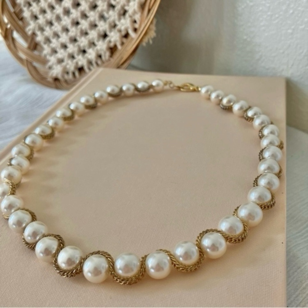 Pearl & Gold Chain Necklace Vintage “Alienor” Classic Style Quiet Luxury Elegant - Picture 3 of 10